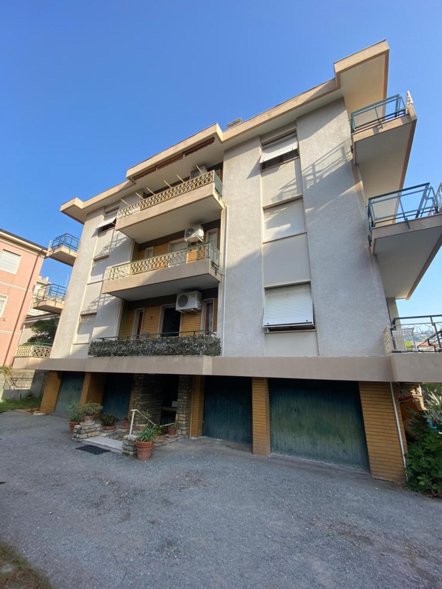 Casa Febo, In Centro Con Parcheggio Privato A 200 Mt Dal Mare Hotel Bordighera Bagian luar foto