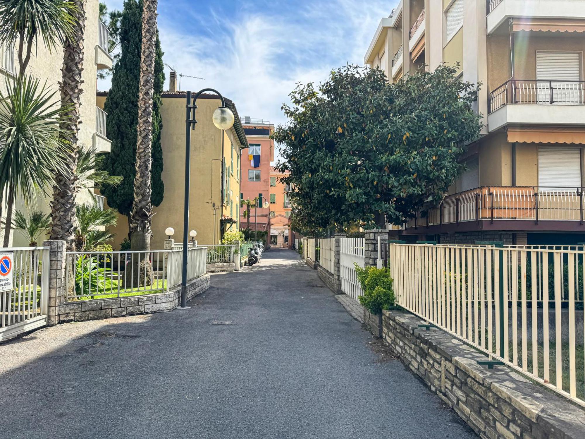 Casa Febo, In Centro Con Parcheggio Privato A 200 Mt Dal Mare Hotel Bordighera Bagian luar foto
