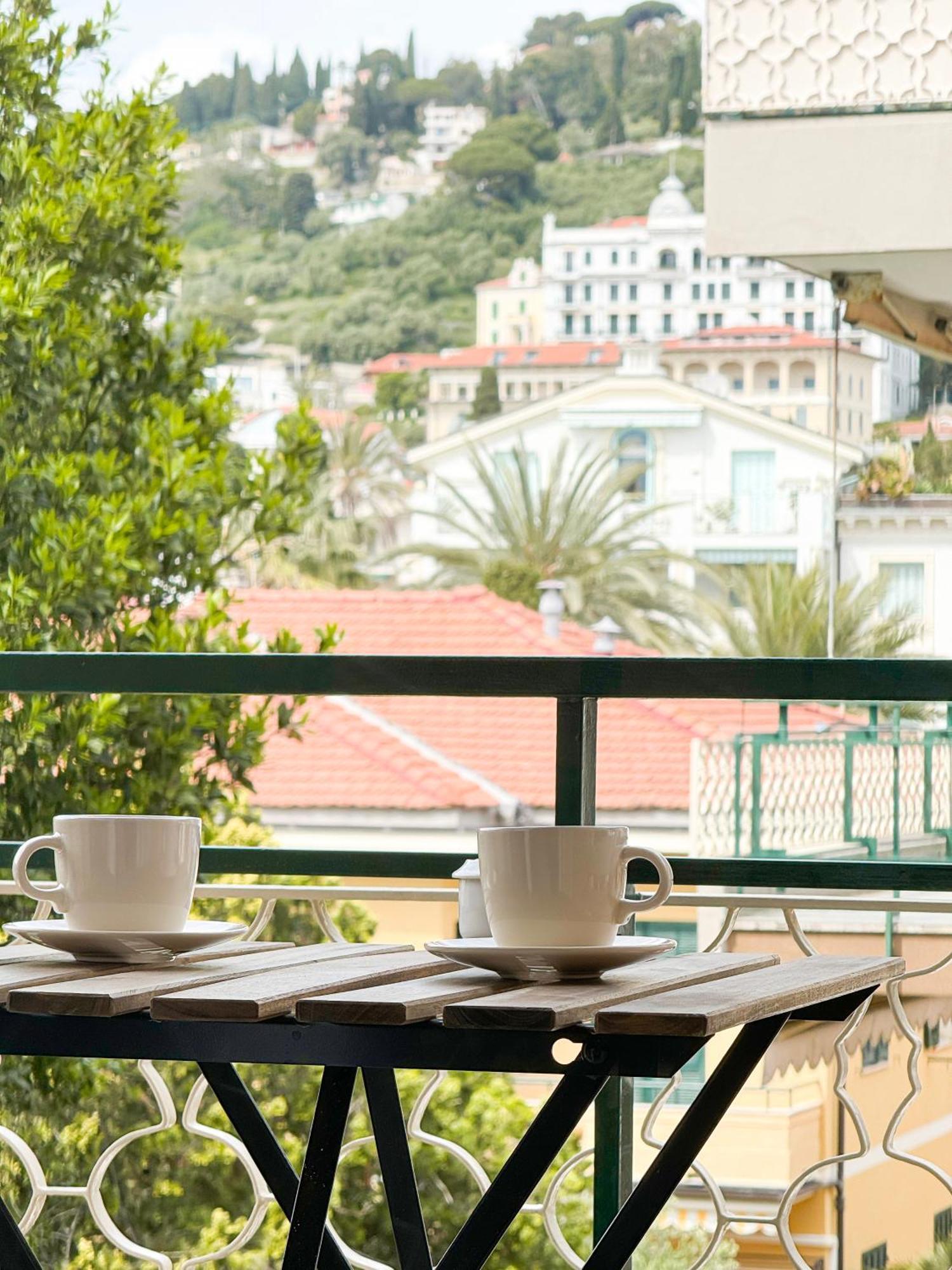Casa Febo, In Centro Con Parcheggio Privato A 200 Mt Dal Mare Hotel Bordighera Bagian luar foto