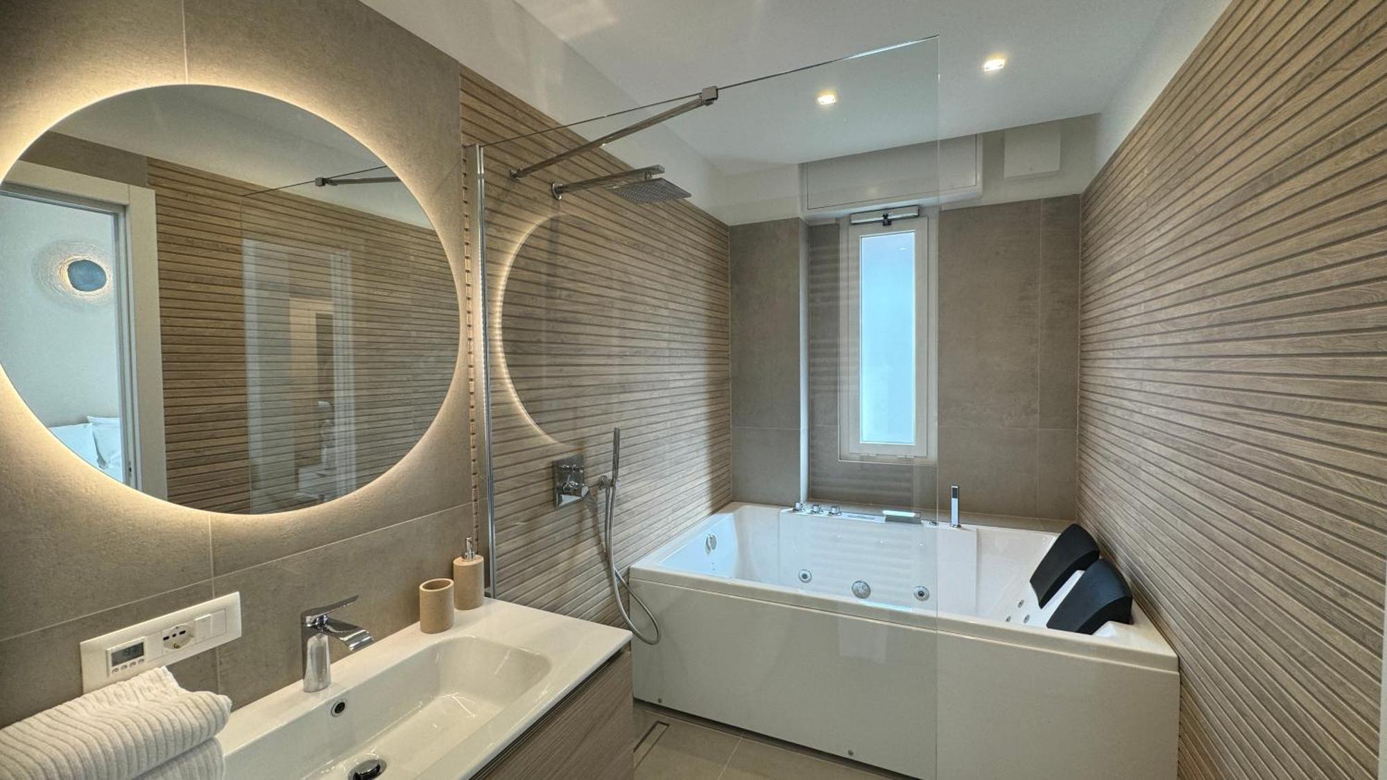 Casa Febo, In Centro Con Parcheggio Privato A 200 Mt Dal Mare Hotel Bordighera Bagian luar foto
